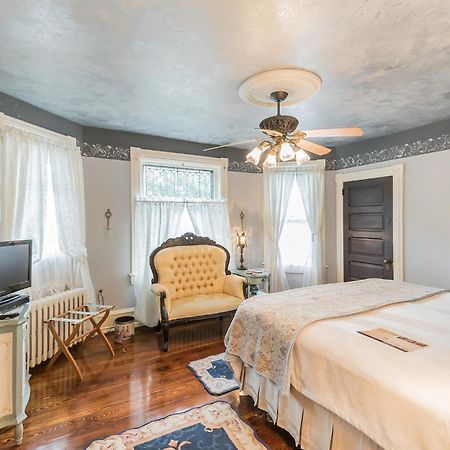 The Inn On Holly B&B Pitman Номер фото